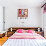 4 Bedroom Pet Friendly In *