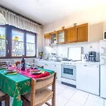 4 Bedroom Pet Friendly In *