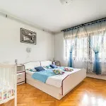 Prázdninový dům 4 Bedroom Pet Friendly In Štinjan