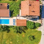 Prázdninový dům 4 Bedroom Pet Friendly In *