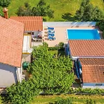 4 Bedroom Pet Friendly In Prázdninový dům