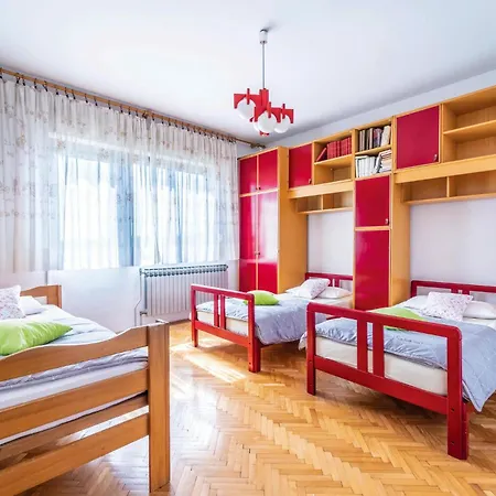 4 Bedroom Pet Friendly In