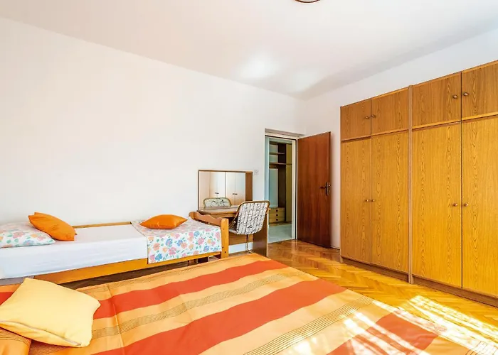 4 Bedroom Pet Friendly In
