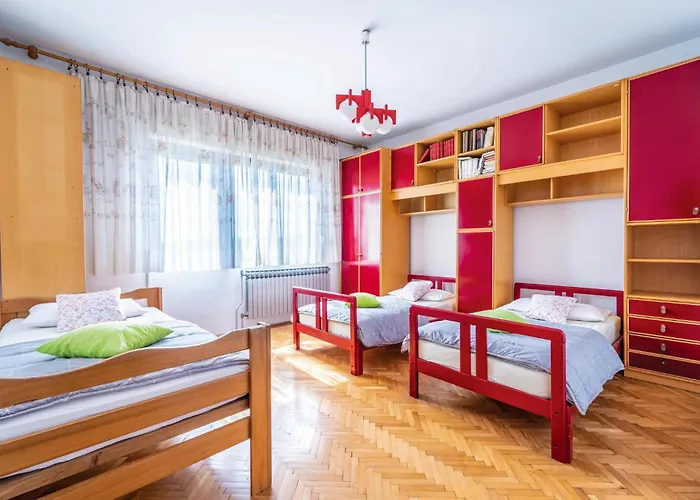 4 Bedroom Pet Friendly In