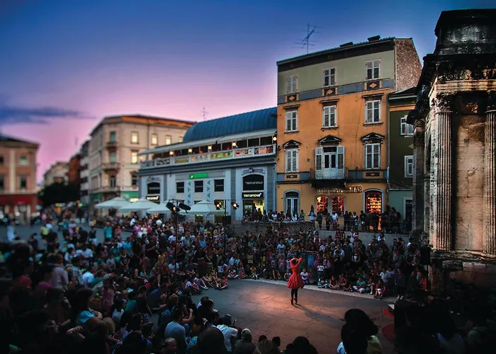 4 Bedroom Pet Friendly In