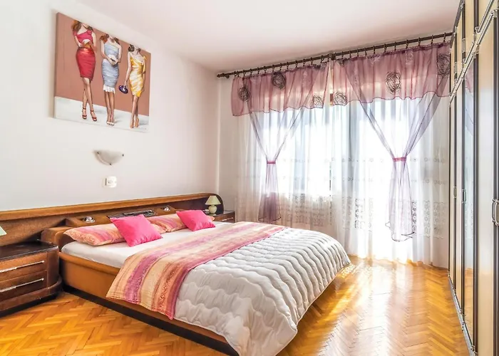 4 Bedroom Pet Friendly In