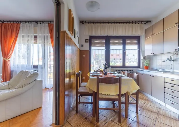 펜션 4 Bedroom Pet Friendly In