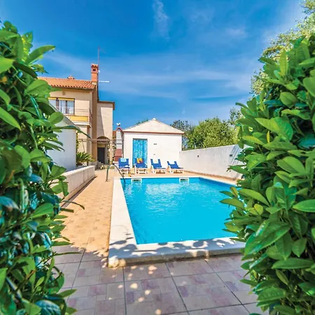 Дом отдыха 4 Bedroom Pet Friendly In Штиньян