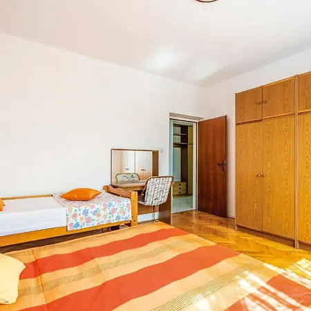 4 Bedroom Pet Friendly In