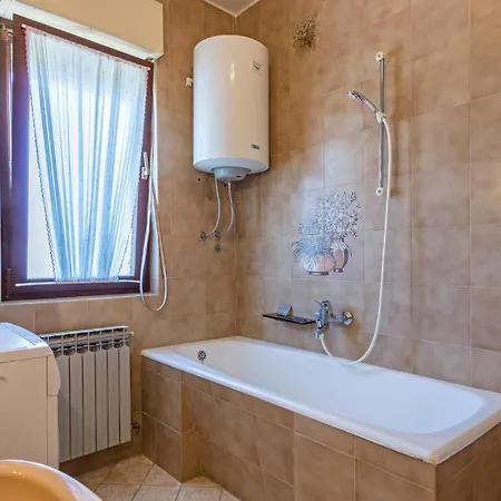 Hébergement de vacances 4 Bedroom Pet Friendly In Štinjan