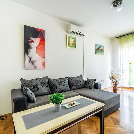 4 Bedroom Pet Friendly In