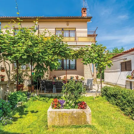 4 Bedroom Pet Friendly In * Штиньян