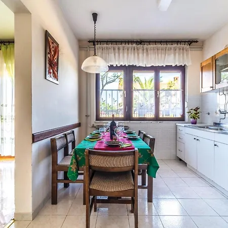 4 Bedroom Pet Friendly In *