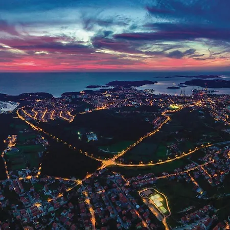 Hébergement de vacances 4 Bedroom Pet Friendly In Štinjan