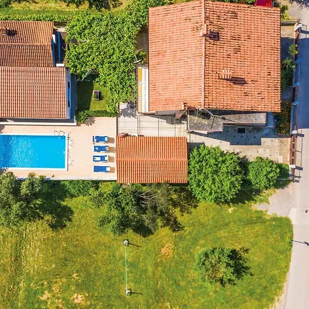 Hébergement de vacances 4 Bedroom Pet Friendly In *