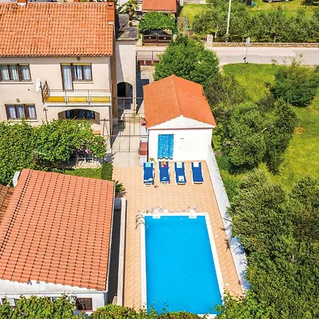 Дом отдыха 4 Bedroom Pet Friendly In *